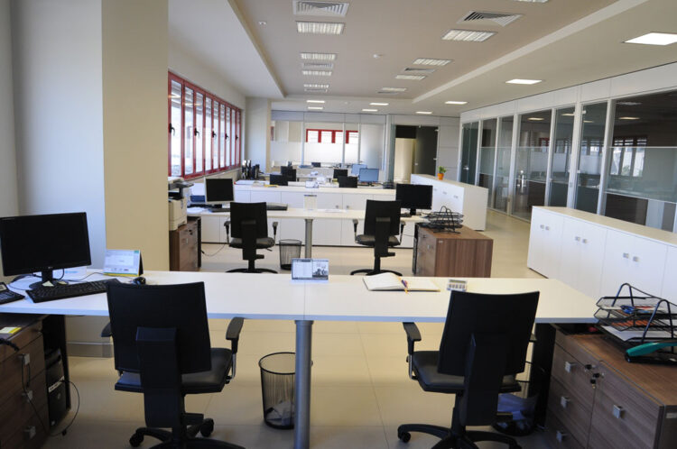 Oraret e reja për administratën/ Qeveria sqaron: S’ka reduktim, por orar ditor fleksibël