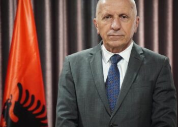 Kamberi thirrje Vuçiç: Të respektohen pakicat kombëtare