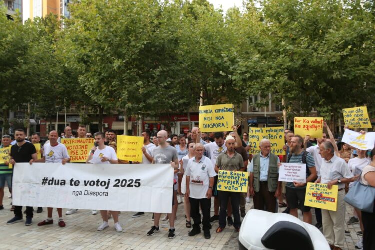 Diaspora protestë para Kuvendit: Duam të votojmë në 2025