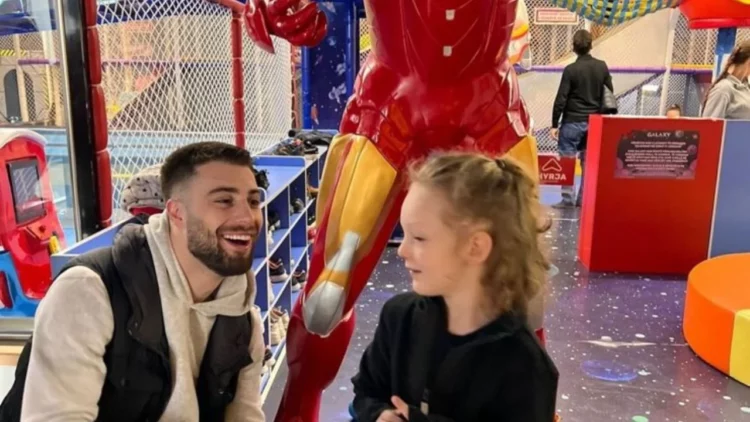 Meriton Mjekiqi uron djalin për ditëlindje, poston foto me të: Mos harro kurrë që…