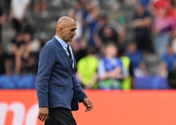 Prapaskenat pas eliminimit nga Zvicra/ Italia e përçarë në dhomat e zhveshjes