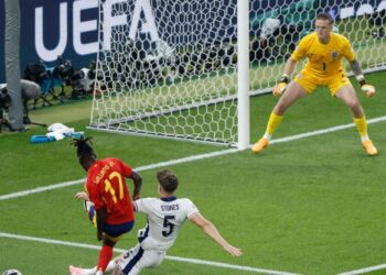 Spanjë-Angli/ Lojë “shahu” në “Olympiastadion”, mbyllet pjesa e parë