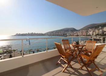 Listimet në Airbnb arrijnë rekordin e 21.5 mijë në qershor, dyfishohen dhe net-qëndrimet; Sa po fitohet nga qiraja ditore