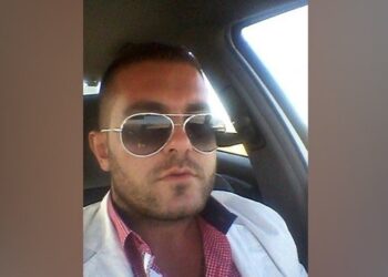 Iu gjet armë dhe shiste drogë/ Ky është drejtori i shkollës i shpallur në kërkim (FOTO)