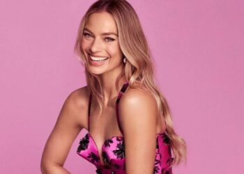 Foto – Margot Robbie në pritje të fëmijës së parë, shfaqet me barkun e rrumbullakosur