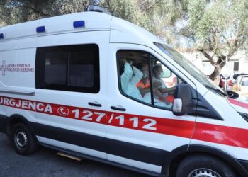 Parandalohet tragjedia, po tentonte të vetëhidhej nga kati i 6 i pallatit ku banonte, policia shpëton të miturin