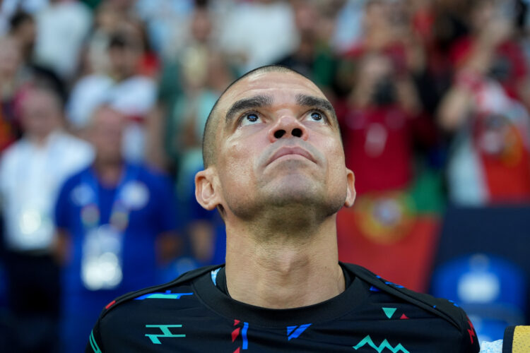 Pepe lë pas legjendën angleze, bëhet lojtari më i vjetër që luan në fazën me eliminim të Europianit dhe Botërorit