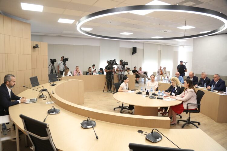 KQZ miraton numrin e fletëve të votimit në Himarë, lista me 23 mijë veta