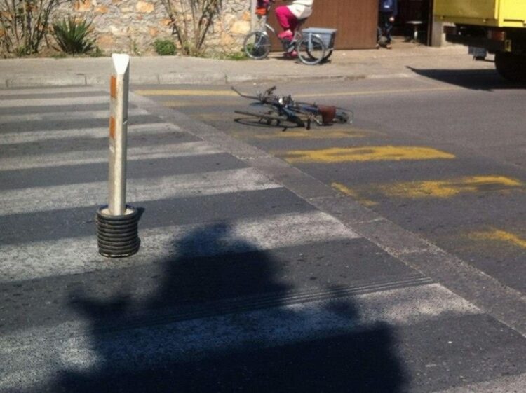 Aksident tek ish-Blloku në Tiranë, makina përplas motoristin e picave