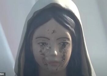 Statuja e Virgjëreshës Mari qau me lotë gjaku, mrekulli apo mashtrim? Çfarë deklaroi Vatikani!