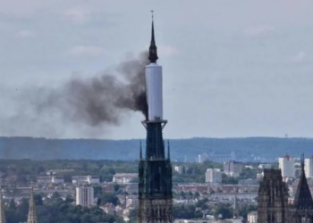 Përfshihet nga flakët katedralja e famshme në Francë