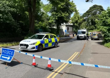 Arrestohet i riu në Angli, iu gjet në valixhe eshtra njeriu! Kontroll edhe në banesë