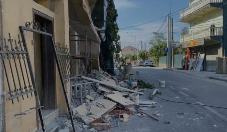 Punëtorit i bie muri sipër teksa po e shembte, niset drejt Traumës në gjendje të rëndë