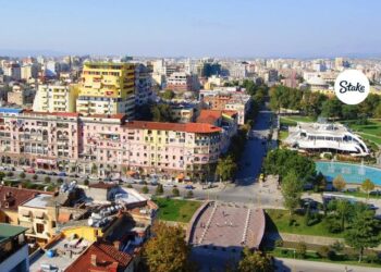 Taksa 3% e rivlerësimit të pasurive të paluajtshme bllokon tregun, agjencitë imobilare: Parlamenti po e vonon