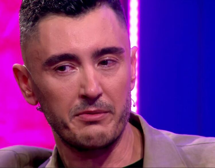 “Ne flinim në tokë”/ Vështirësitë e jetës së Drini Zeqos: Me babain nuk u ndamë dot…