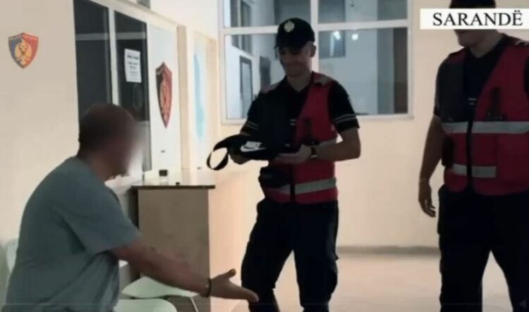 Turisti italian humb çantën me para, ia kthen qytetari nga Saranda