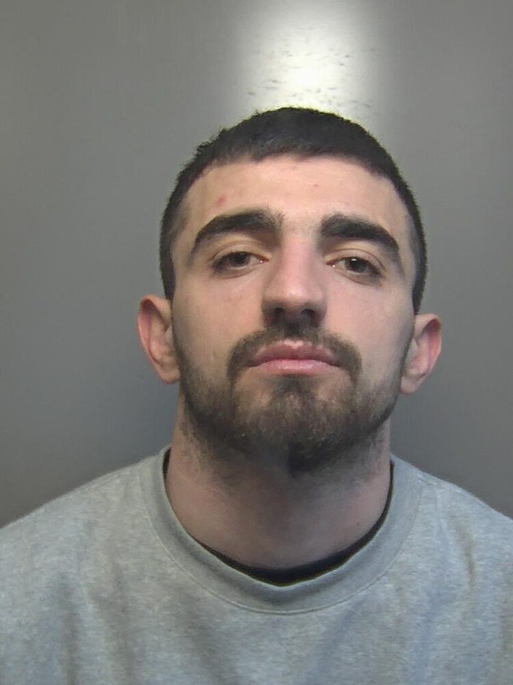 E tradhton Whatsapp, shqiptari bashkëpunonte me mafien e Iranit për klandestinët drejt Anglisë