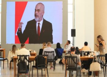 BIRN: Ndryshimet e reja në kabinet forcojnë ‘kultin e Ramës’ në qeverisje