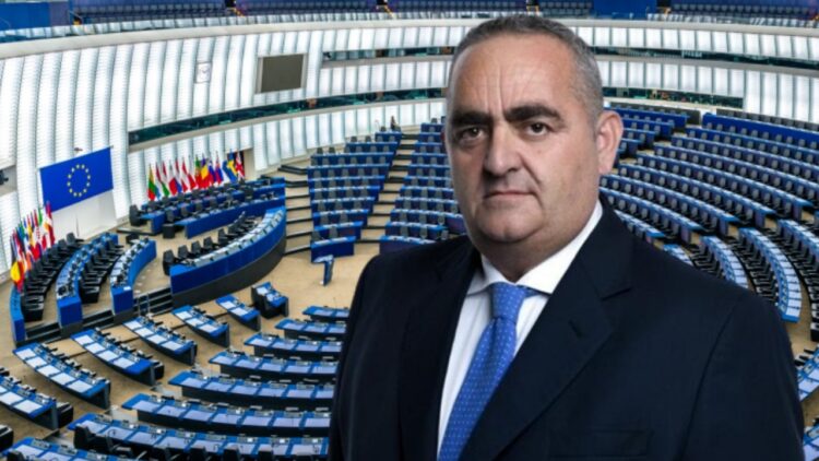 Greqia dorëzohet për Himarën: T’i mundësohet Belerit të marrë detyrën në Parlamentin Europian