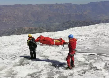 U shpall i zhdukur në vitin 2002, gjendet pas dy dekadash trupi i ngrirë i alpinistit