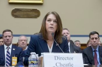 Dëshmia e Drejtoreshës së Shërbimit Sekret nuk u jep përgjigje paqartësive për atentatin ndaj ish-presidentit Trump