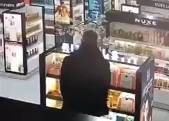 Vodhën mall me vlerë 12 mijë euro nga qendra tregtare,arrestohen dy shqiptarët në Selanik