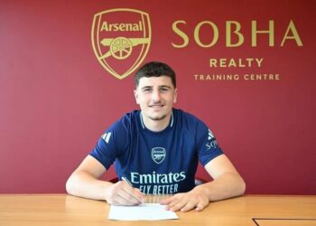 ZYRTARE/ Talenti kuqezi firmos kontratë profesioniste me Arsenalin