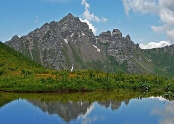 Mali i Korabit, shtohen vizitorët që janë të apasionuar pas ngjitjeve në lartësi