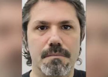 Vetëvrasja e Olsi Ibros/ Para se të hidhej nga pallati, 45-vjeçari piu fostoksinë