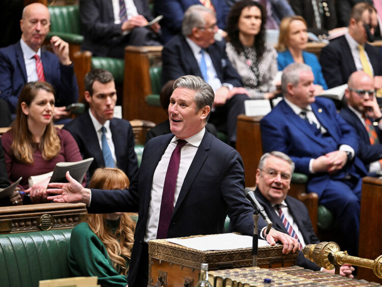 Kryeministri britanik betohet para parlamentit dhe mban fjalimin e parë! Rishi Sunak e uron