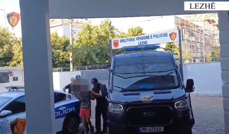 Plagosi të riun se i ngacmoi të dashurën në plazh, lihet në burg autori