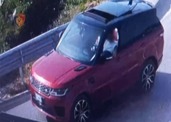 VIDEO – “Më vodhën Range-in”, i riu bën kallëzim të rremë për të marrë paratë e siguracionit