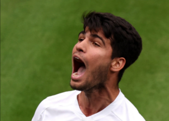 Alcaraz siguron gjysmëfinalen e Wimbledon, mposht me lehtësi Tommy Paul