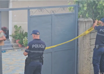 Detaje nga plagosja, babai shkoi të blinte biskota pasi qëlloi djalin me çifte