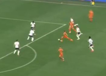 Eurogol i Simons, Holanda ndëshkon Anglinë në “Signal Iduna Park” (VIDEO)