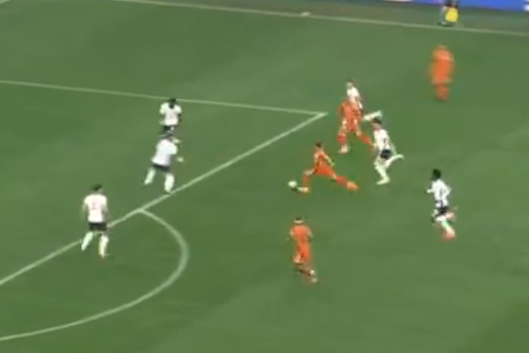 Eurogol i Simons, Holanda ndëshkon Anglinë në “Signal Iduna Park” (VIDEO)