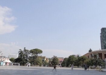 Bizneset e vogla ndjejnë pasojat e valës së të nxehtit. Qytetarët shmangin daljen deri në orët e darkës