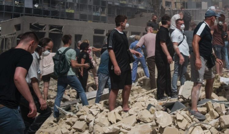 “Pse fëmijët?”, pamje të rënda pas sulmit rus në spitalin e fëmijëve