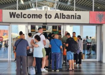 Fluks i lartë në portin e Durrësit, mbi 14 mijë persona kanë hyrë në Shqipëri vetëm gjatë fundjavës