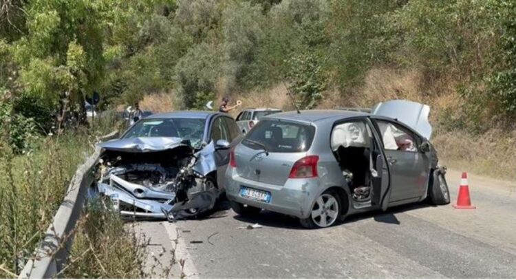 Makinat përplasen ‘kokë më kokë’ në aksin Levan-Fier, katër të plagosur