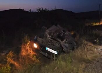 Makina del nga rruga në aksin Marinëz-Rroskovec, plagosen dy persona