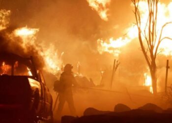 Përfshihet nga zjarri Parkun Kombëtar Jasper në Kanada, evakuohen 25 mijë persona nga zona