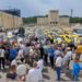 Taksistët e vetëpunësuar në protestë, Bashkia e Sarandës tërhiqet nga vendimi për licencimin e taksive elektrike
