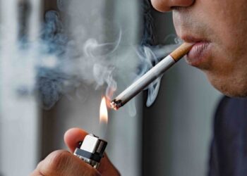 Vetmia e dëmton shëndetin po aq sa konsumimi i 15 cigareve në ditë