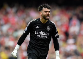 Arsenali nënshkruan me portierin e Spanjës