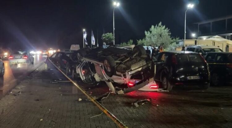 Lezhë/ Një person plagoset nga përplasja e 2 veturave, dëmtohen 8 makina të parkuara në lokal