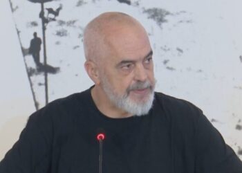 Legalizimet në “duart” e bashkiakëve, Rama: Zyrave të Kadastrës i ka hyrë krimbi i ryshfetit