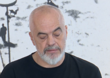 Çmimet e larta në sezonin turistik, Rama gjen fajtorin: Vlonjatët do të bien në gropën e gjoksit të tyre