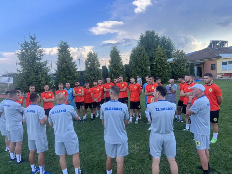 Elbasani përforcohet në merkato, arrin akordin me ish-mbrojtësin e Teutës