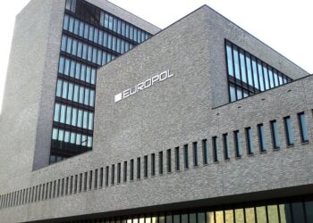 Europoli paralajmëron rritje të krimit të organizuar: Tregtia e drogës po nxit dhunën…